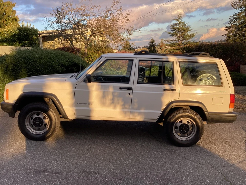 2000 Jeep XJ Cherokee - Image 27 of 31