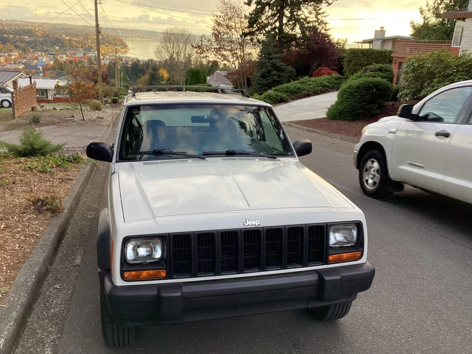 2000 Jeep XJ Cherokee - Image 10 of 31