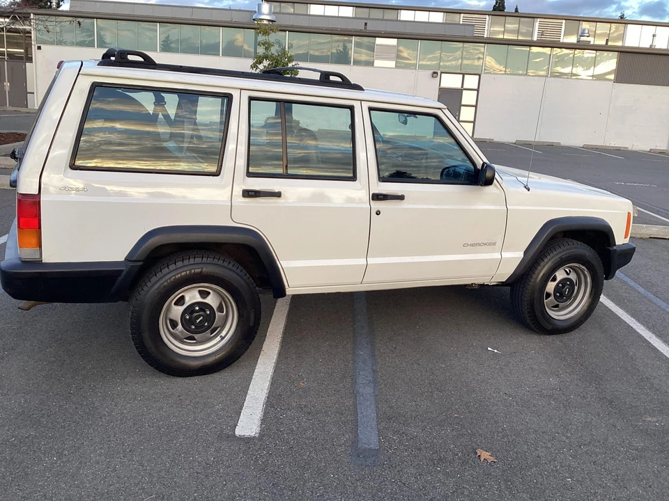2000 Jeep XJ Cherokee - Image 20 of 31