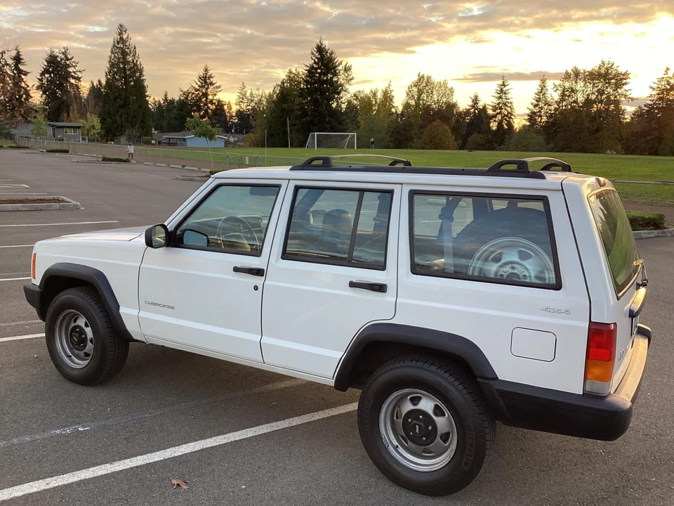 2000 Jeep XJ Cherokee - Image 26 of 31