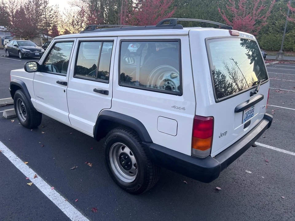 2000 Jeep XJ Cherokee - Image 23 of 31