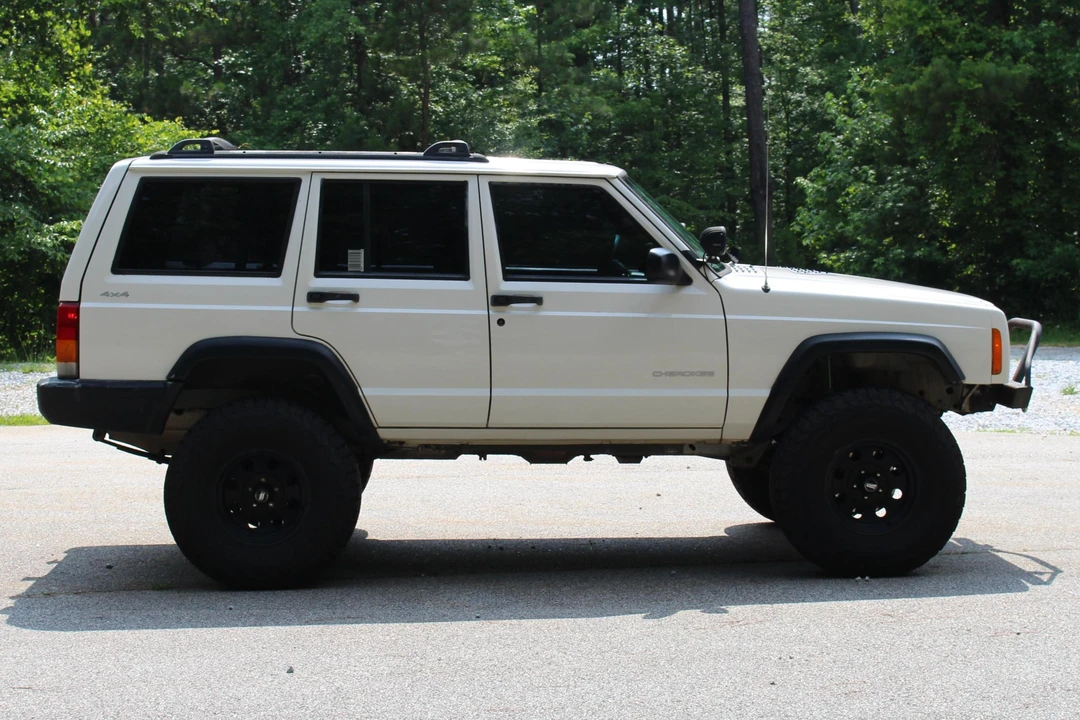 2000 Jeep XJ Cherokee - Image 3 of 31