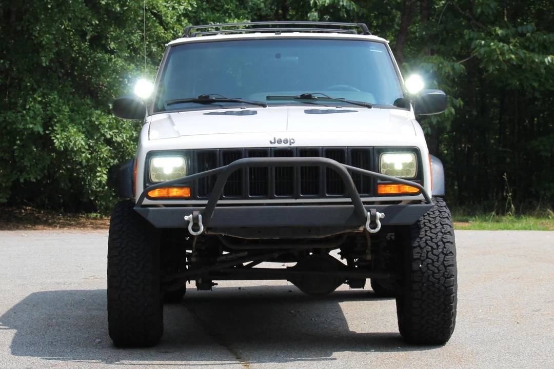 2000 Jeep XJ Cherokee - Image 2 of 31