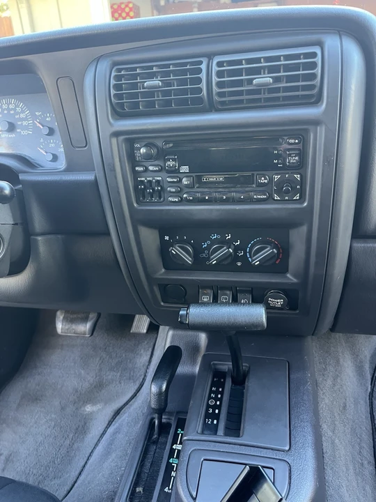2000 Jeep XJ Cherokee - Image 5 of 23