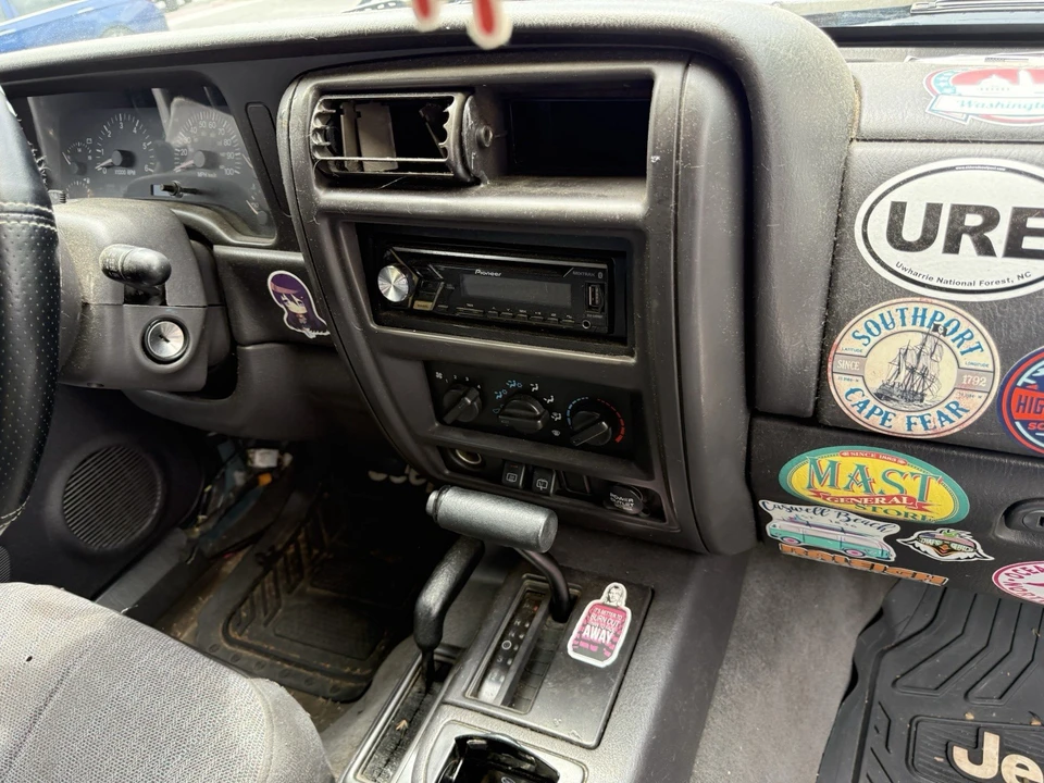 2000 Jeep XJ Cherokee - Image 6 of 23