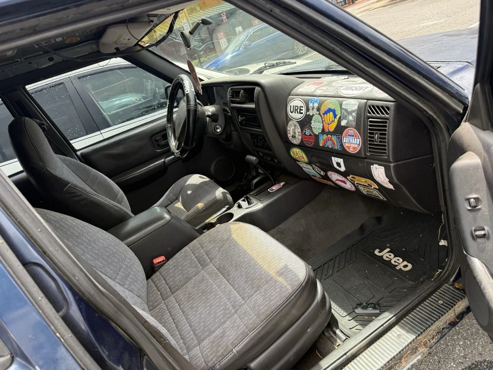 2000 Jeep XJ Cherokee - Image 5 of 23