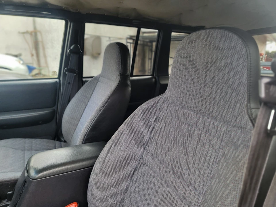 2000 Jeep XJ Cherokee - Image 13 of 17