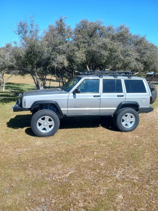 2000 Jeep XJ Cherokee - Image 3 of 31