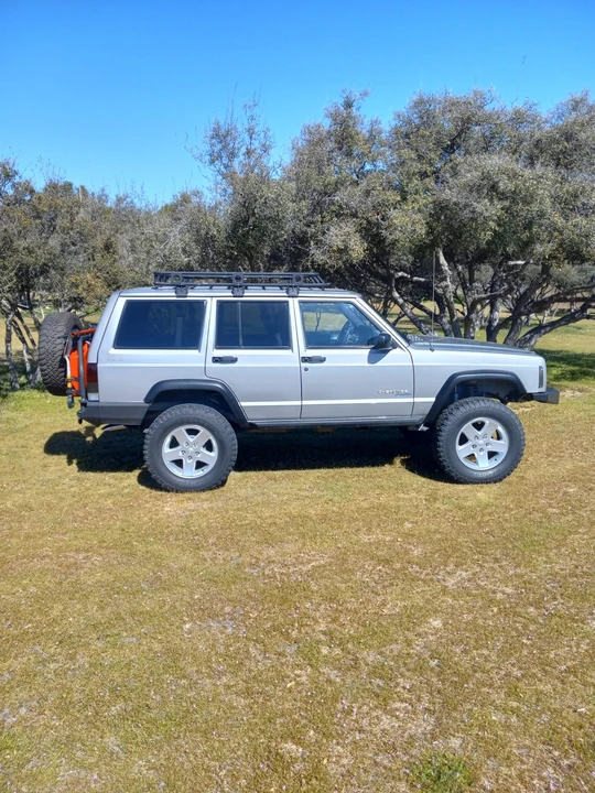 2000 Jeep XJ Cherokee - Image 8 of 31