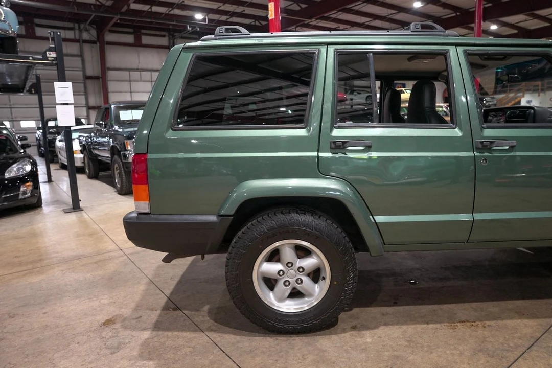 2000 Jeep XJ Cherokee - Image 9 of 31