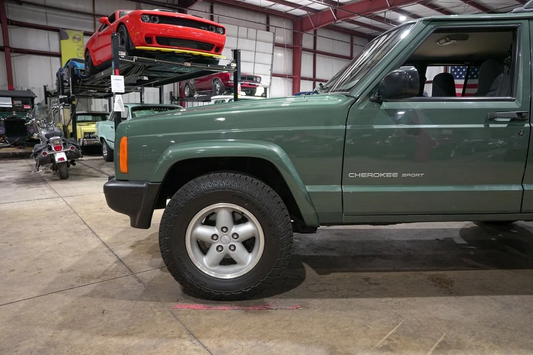 2000 Jeep XJ Cherokee - Image 3 of 31