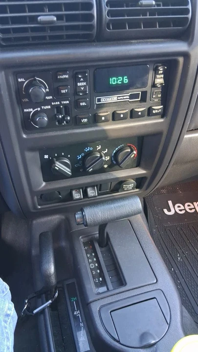 2000 Jeep XJ Cherokee - Image 8 of 15