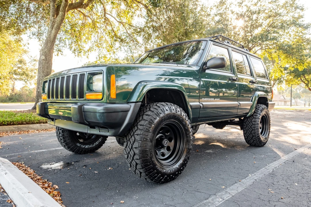 2000 Jeep XJ Cherokee - Image 2 of 31