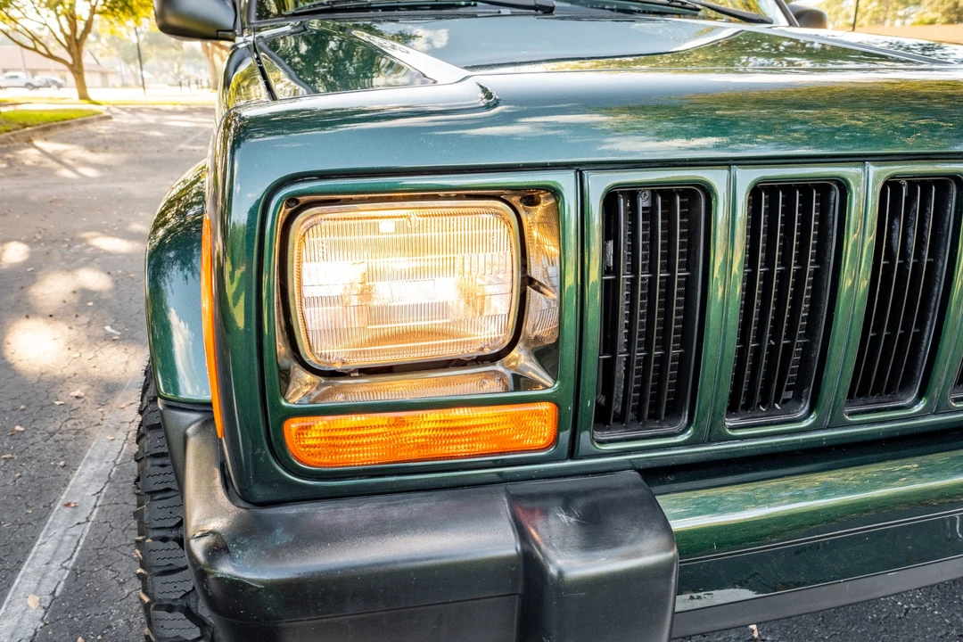 2000 Jeep XJ Cherokee - Image 14 of 31