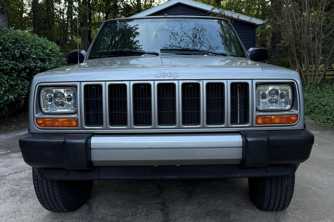 2000 Jeep XJ Cherokee - Image 2 of 31