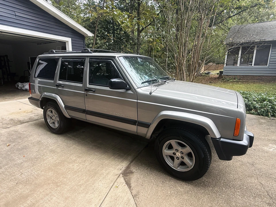 2000 Jeep XJ Cherokee - Image 9 of 31