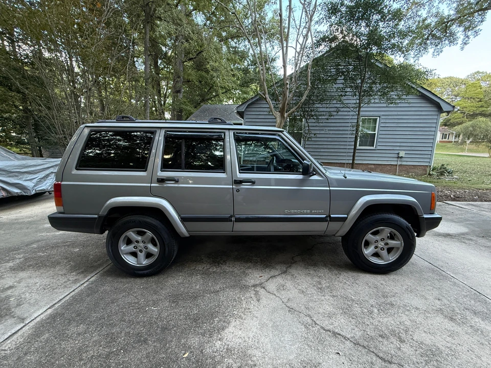 2000 Jeep XJ Cherokee - Image 8 of 31