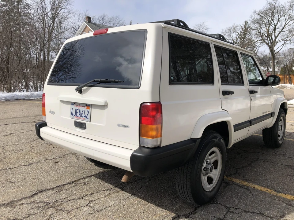 2000 Jeep XJ Cherokee - Image 8 of 31