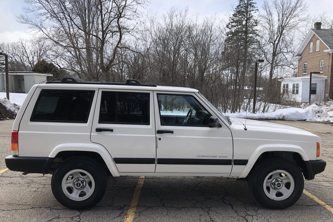 2000 Jeep XJ Cherokee - Image 6 of 31