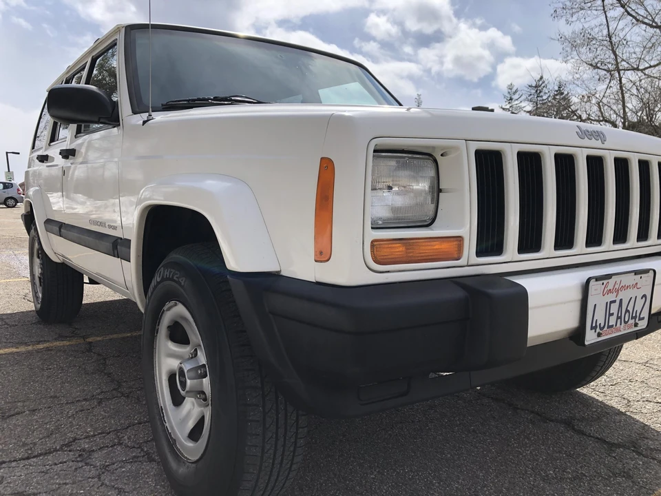 2000 Jeep XJ Cherokee - Image 13 of 31