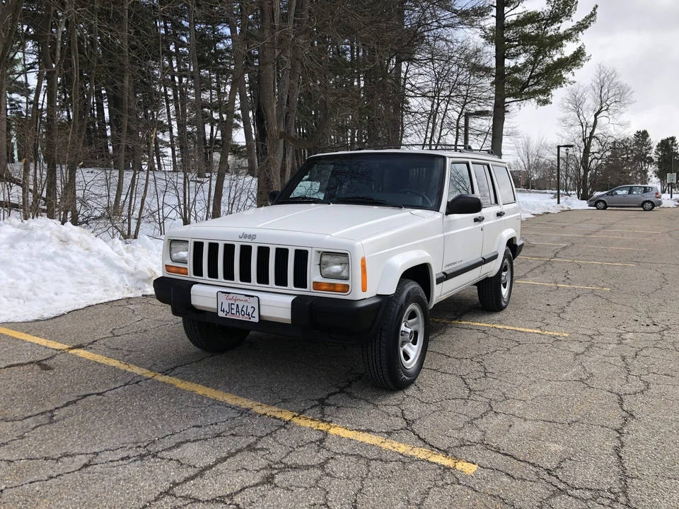 2000 Jeep XJ Cherokee - Image 2 of 31