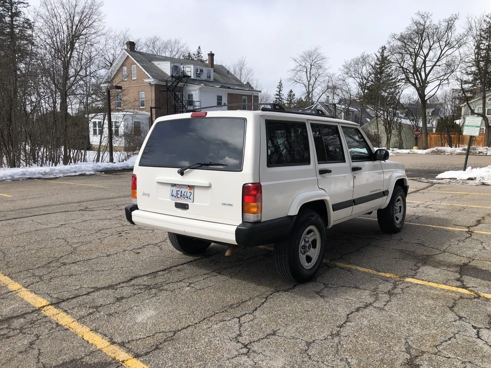 2000 Jeep XJ Cherokee - Image 7 of 31