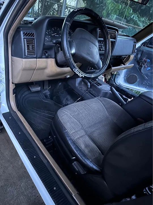 2000 Jeep XJ Cherokee - Image 10 of 14