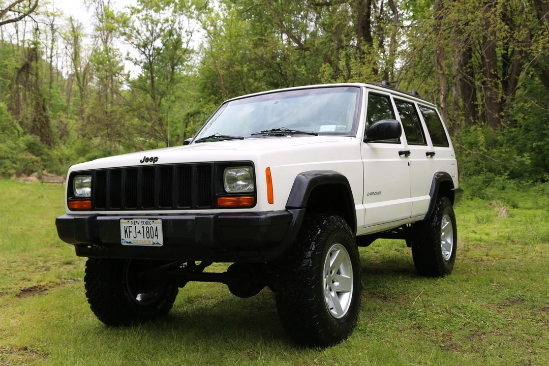 2000 Jeep XJ Cherokee - Image 3 of 31