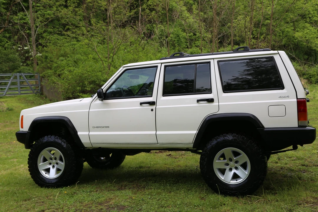2000 Jeep XJ Cherokee - Image 7 of 31