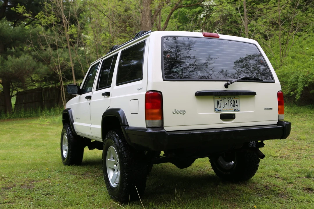 2000 Jeep XJ Cherokee - Image 9 of 31