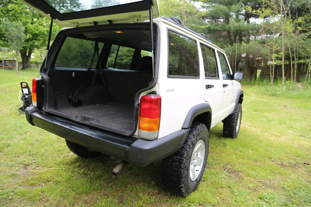 2000 Jeep XJ Cherokee - Image 23 of 31
