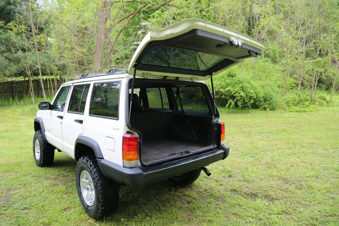 2000 Jeep XJ Cherokee - Image 22 of 31