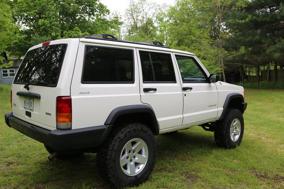 2000 Jeep XJ Cherokee - Image 13 of 31