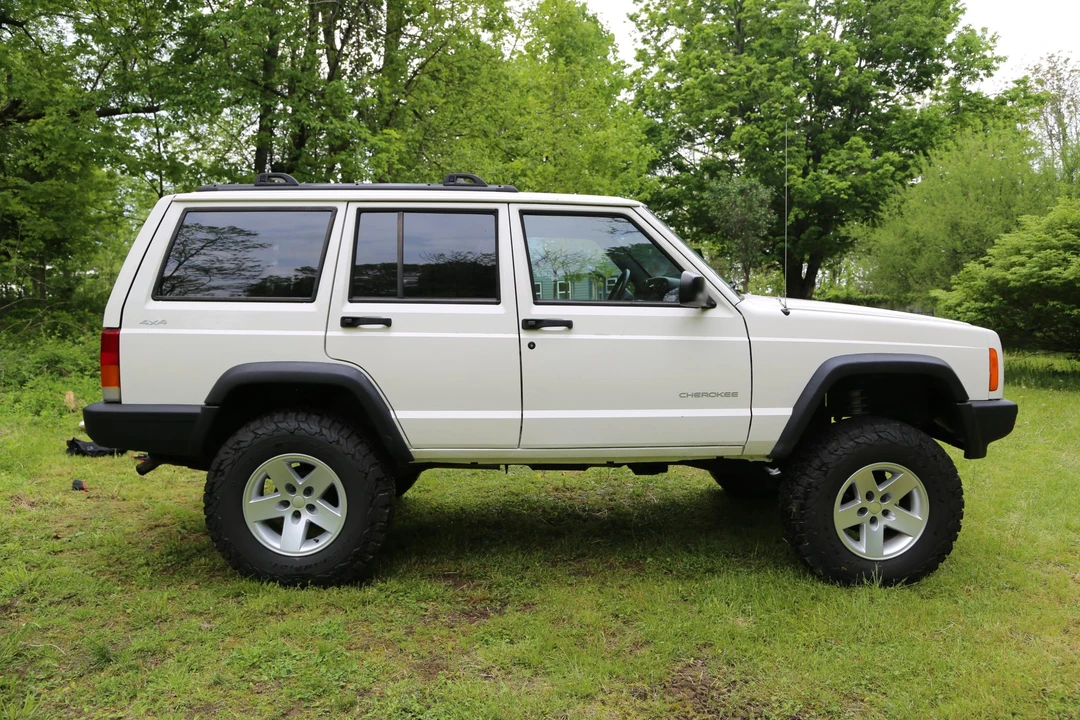 2000 Jeep XJ Cherokee - Image 14 of 31
