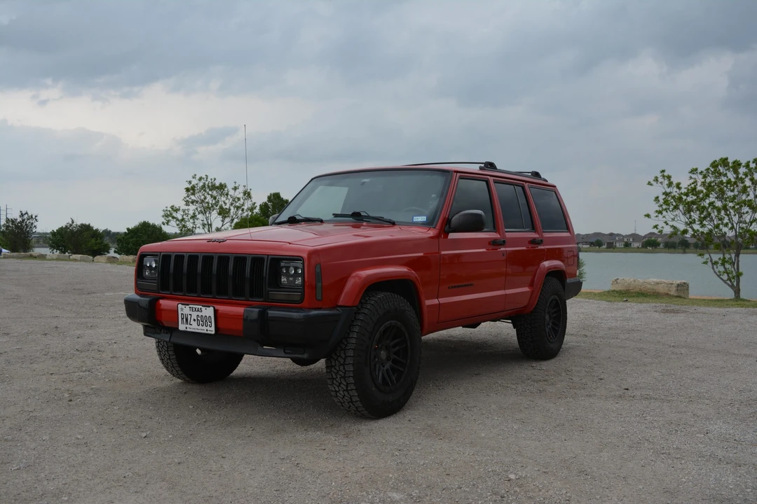2000 Jeep XJ Cherokee - Image 2 of 31