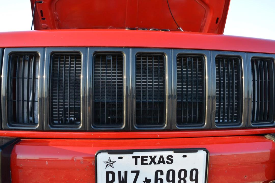 2000 Jeep XJ Cherokee - Image 13 of 31
