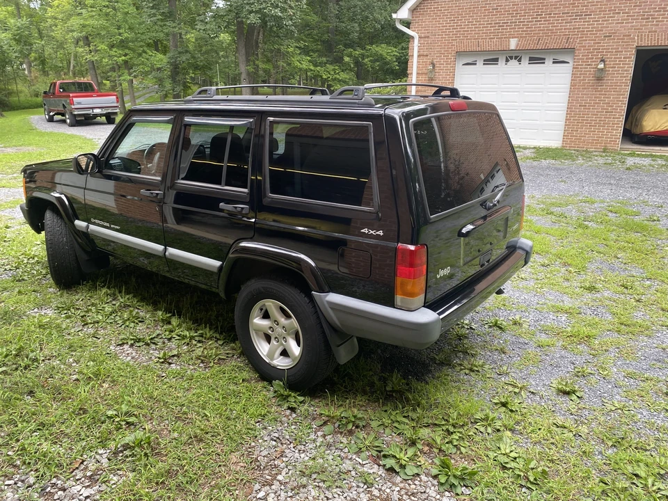2000 Jeep XJ Cherokee - Image 13 of 31