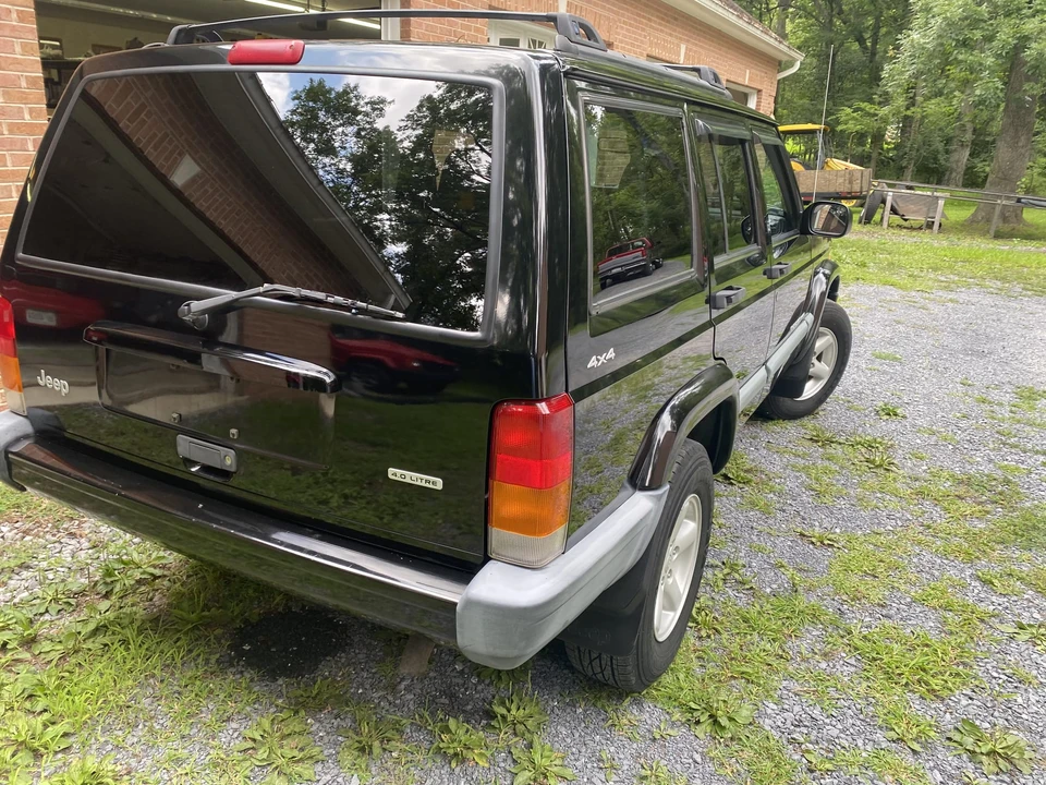 2000 Jeep XJ Cherokee - Image 19 of 31