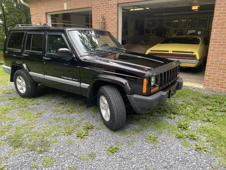 2000 Jeep XJ Cherokee - Image 2 of 31