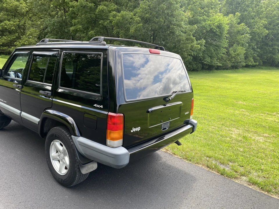 2000 Jeep XJ Cherokee - Image 25 of 31