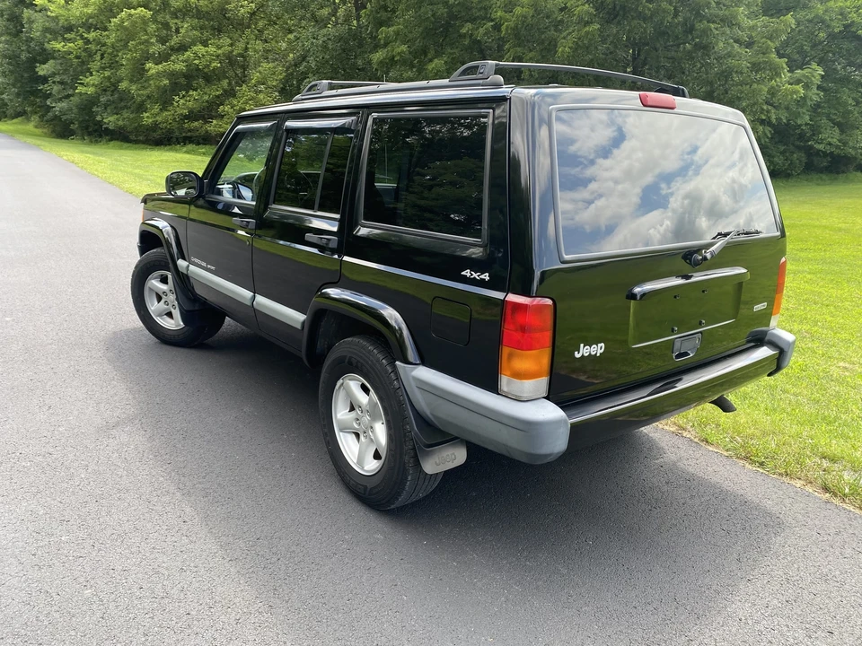 2000 Jeep XJ Cherokee - Image 15 of 31
