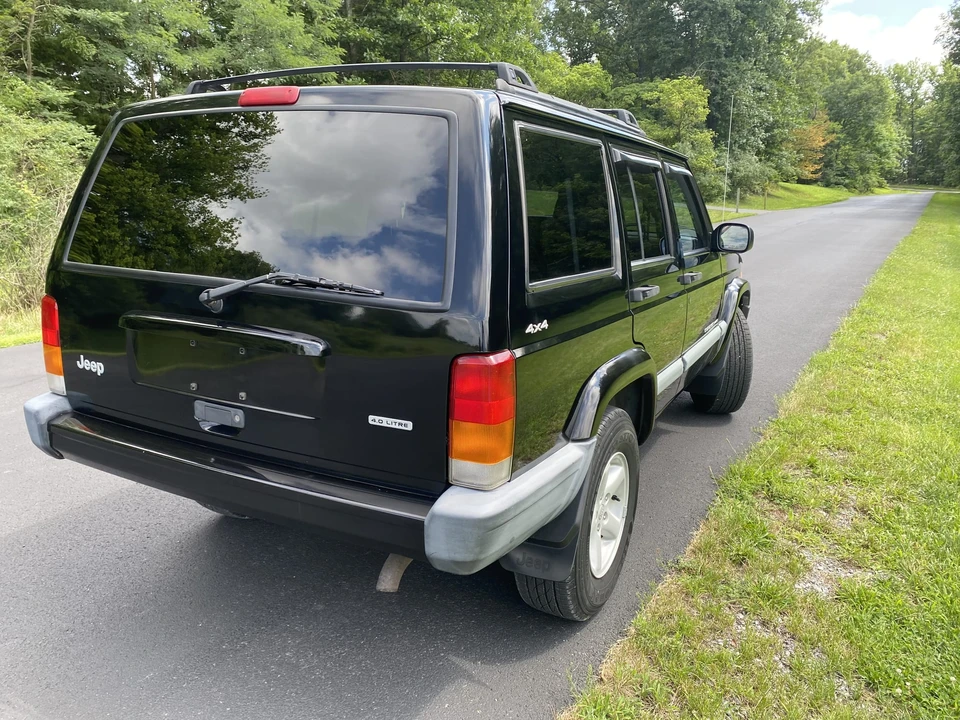 2000 Jeep XJ Cherokee - Image 17 of 31