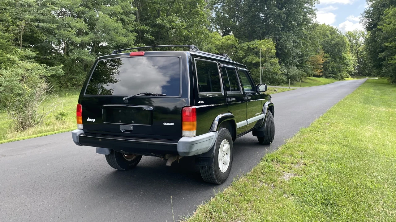 2000 Jeep XJ Cherokee - Image 18 of 31