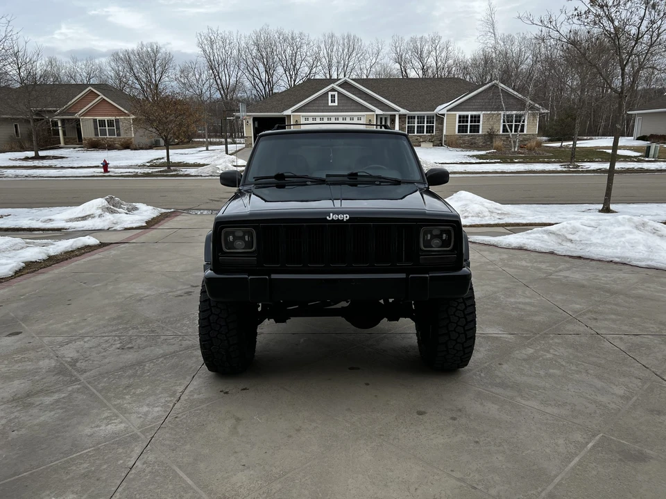 2000 Jeep XJ Cherokee - Image 2 of 31