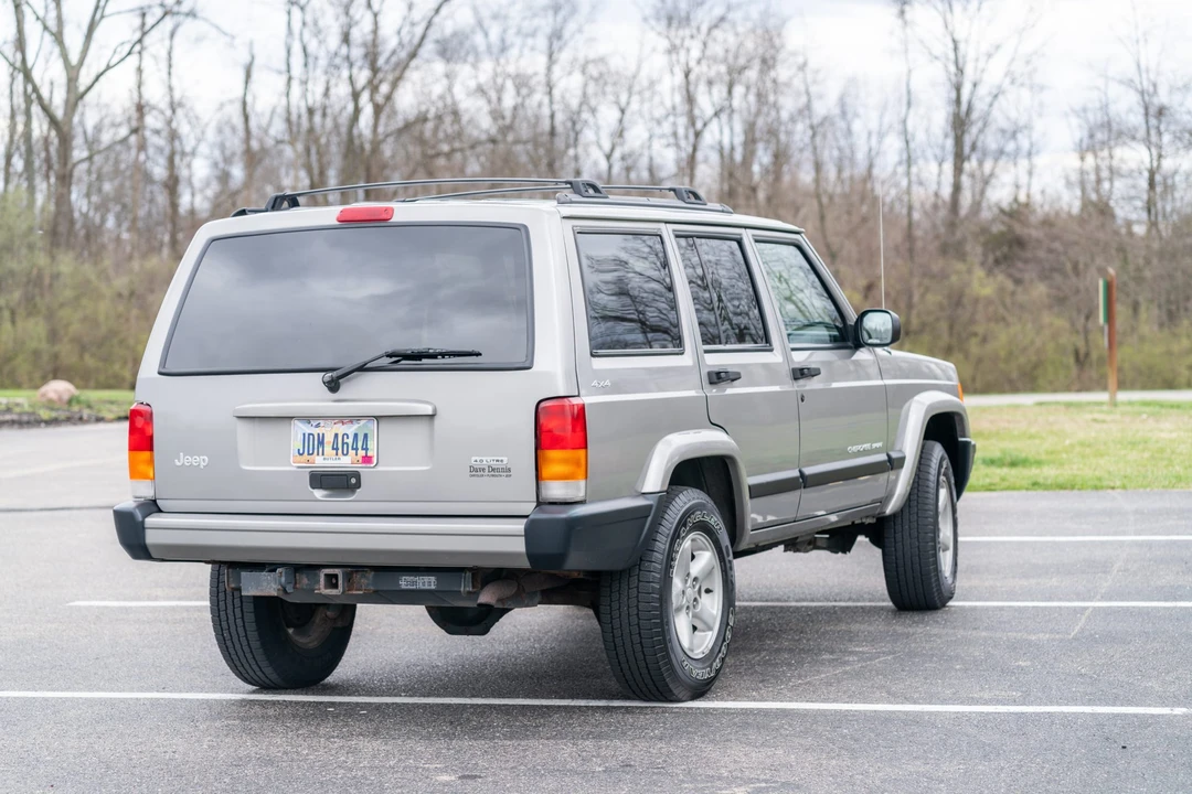 2000 Jeep XJ Cherokee - Image 7 of 31