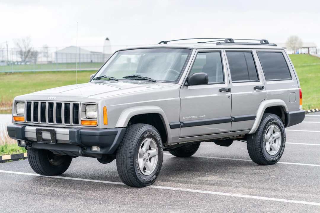 2000 Jeep XJ Cherokee - Image 2 of 31