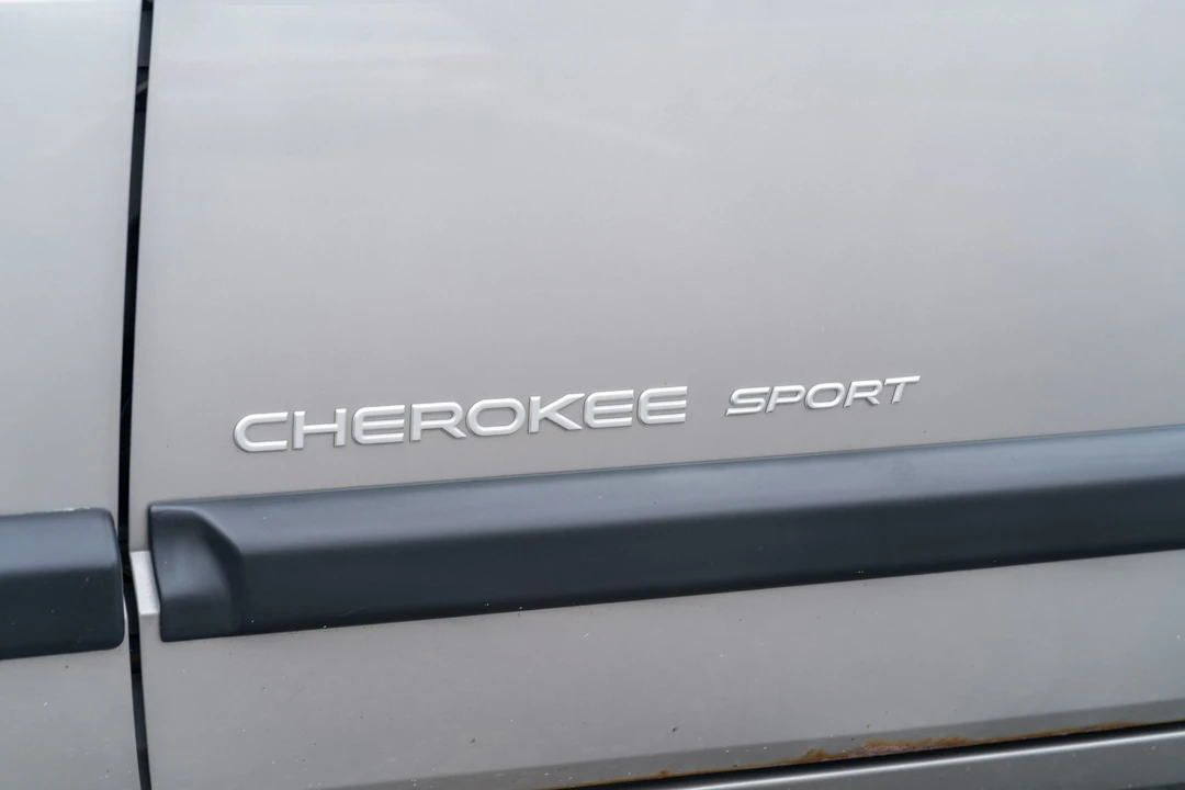 2000 Jeep XJ Cherokee - Image 24 of 31