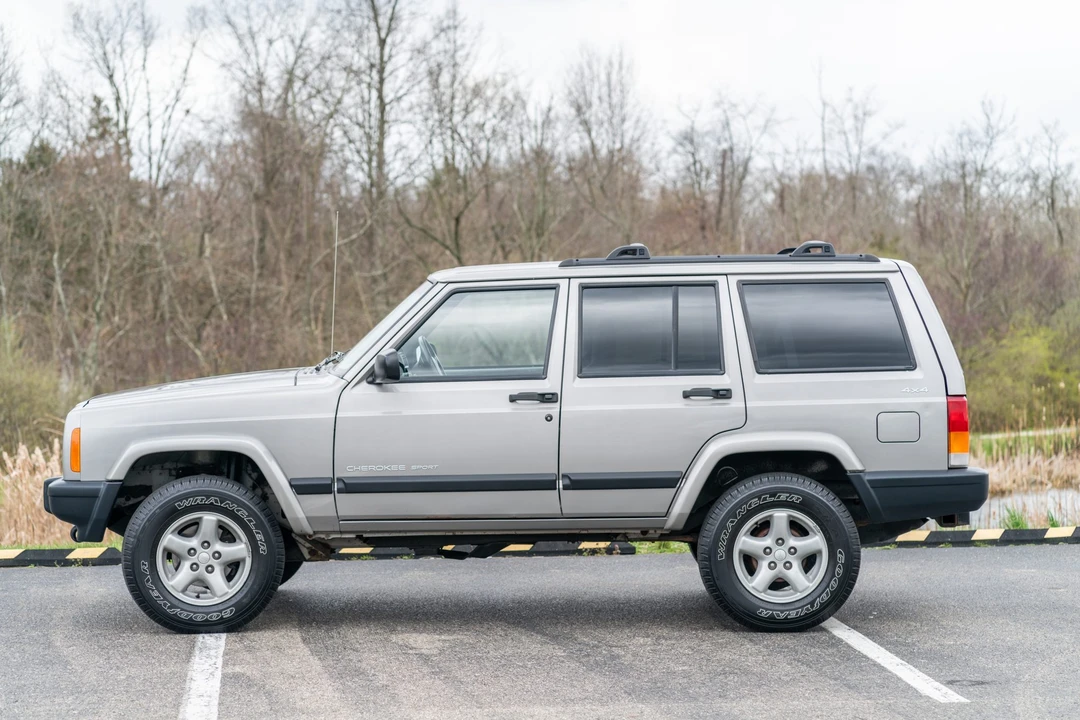 2000 Jeep XJ Cherokee - Image 3 of 31