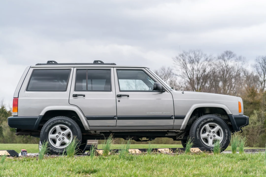 2000 Jeep XJ Cherokee - Image 8 of 31