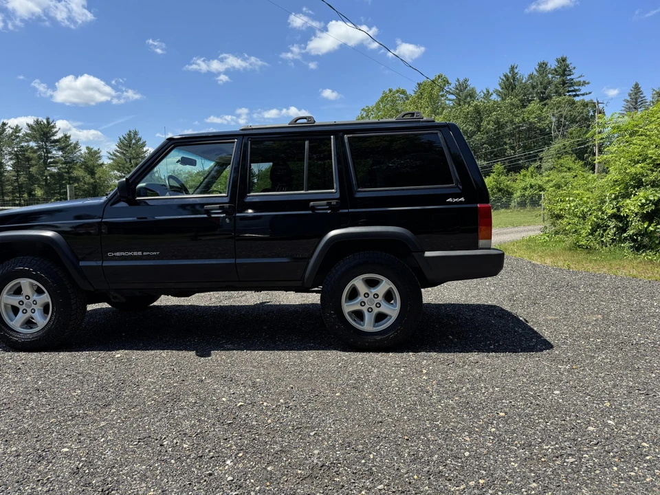 2000 Jeep XJ Cherokee - Image 9 of 31